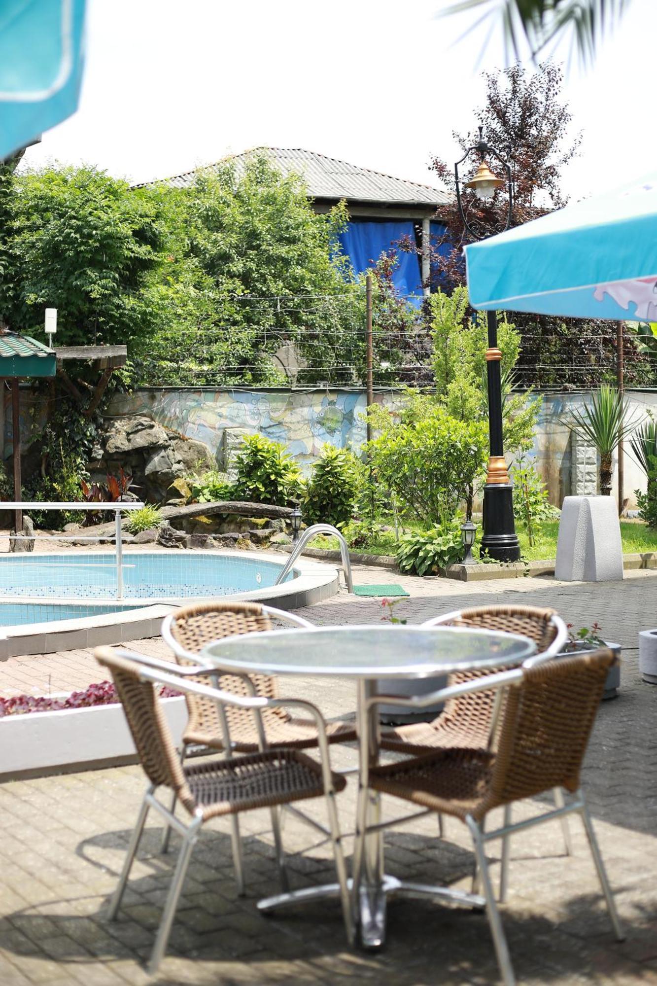Green House Hotel 科布列季 外观 照片