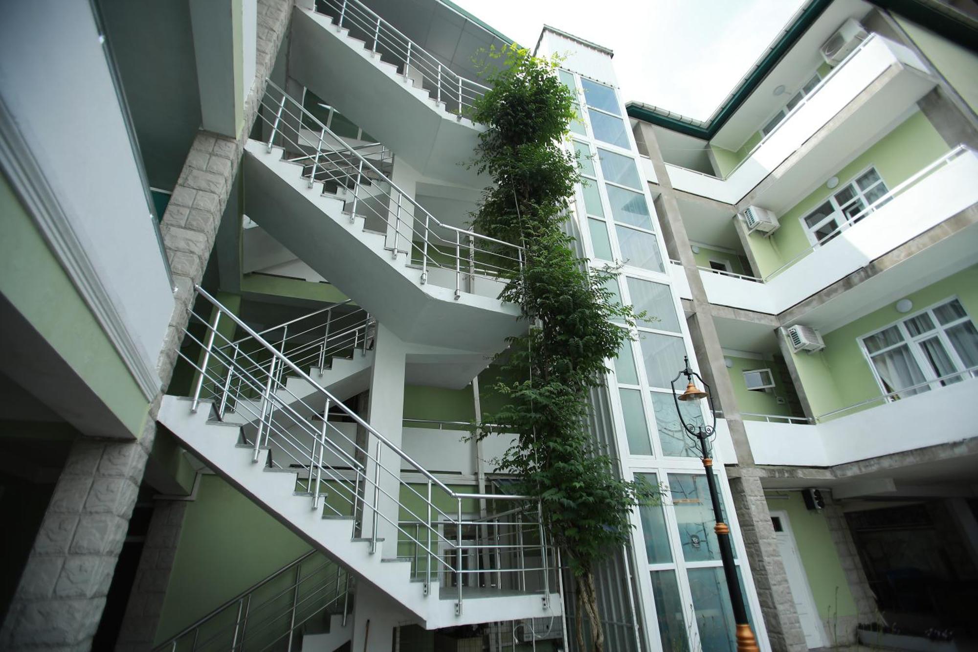 Green House Hotel 科布列季 外观 照片