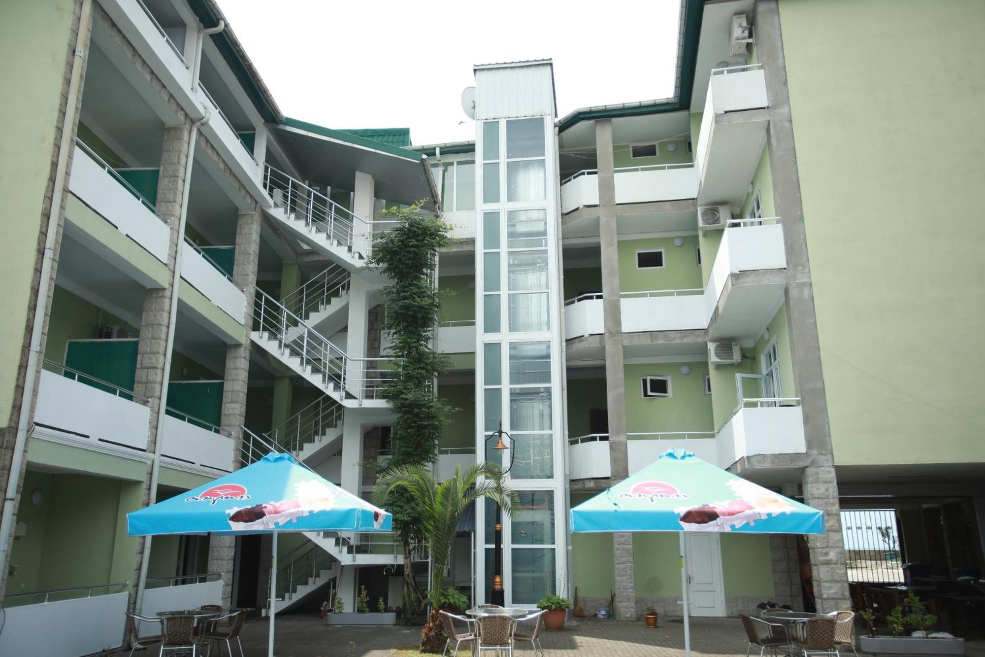 Green House Hotel 科布列季 外观 照片
