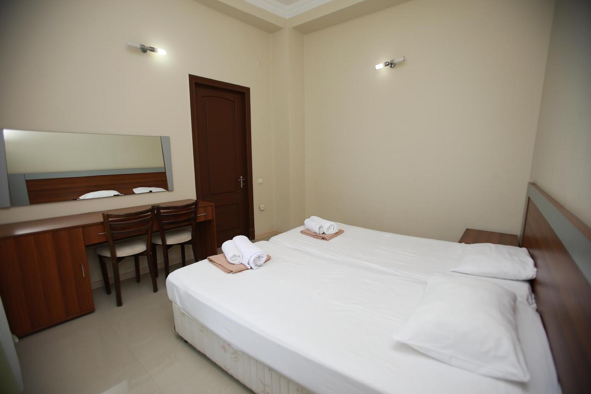 Green House Hotel 科布列季 外观 照片